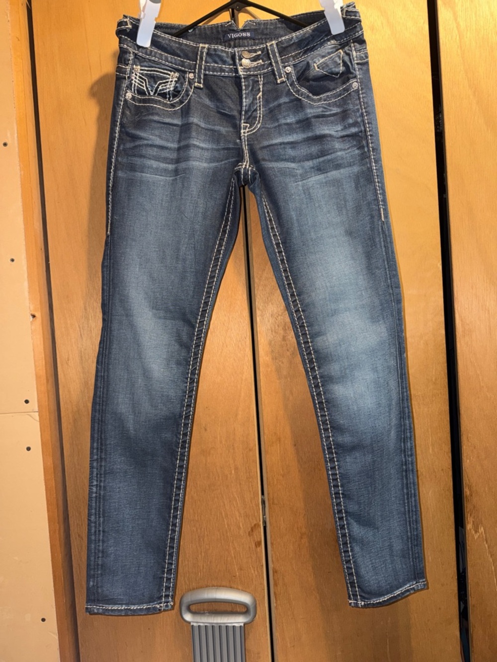 Vigoss Women Skinny Jeans in Medium Faded Blue
Size 11/12 Skinny Fit